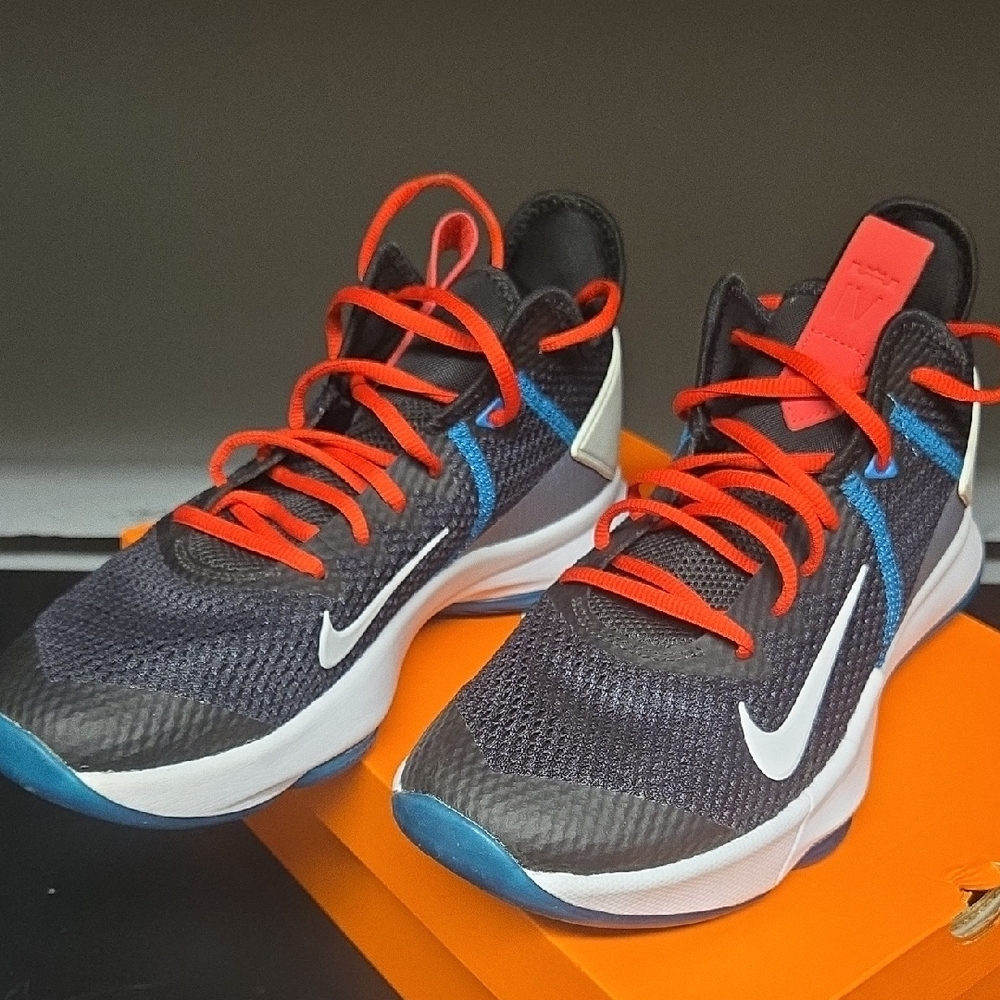 Nike Lebron Witness 4 Basketball Shoes - - Size 8.5